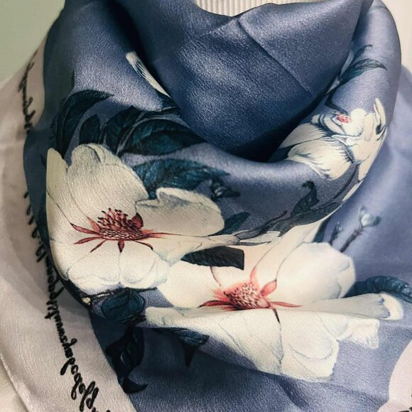 Vintage 1980s 100% Silk Floral Square Scarf 53×53, Blue & White Elegance - Picture 3 of 7